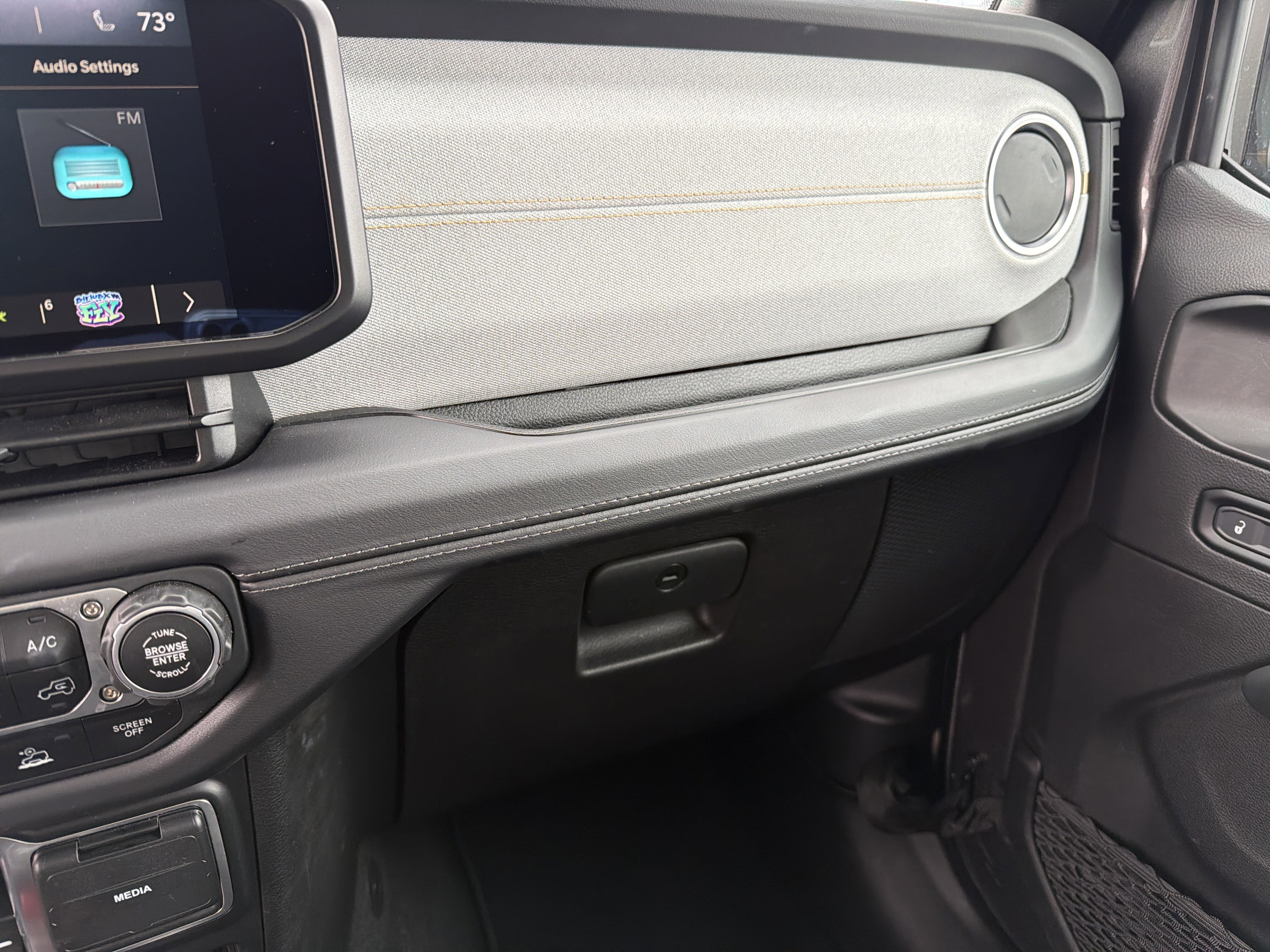 Certified 2025 Jeep Wrangler Sahara w/ Safety Group image 18