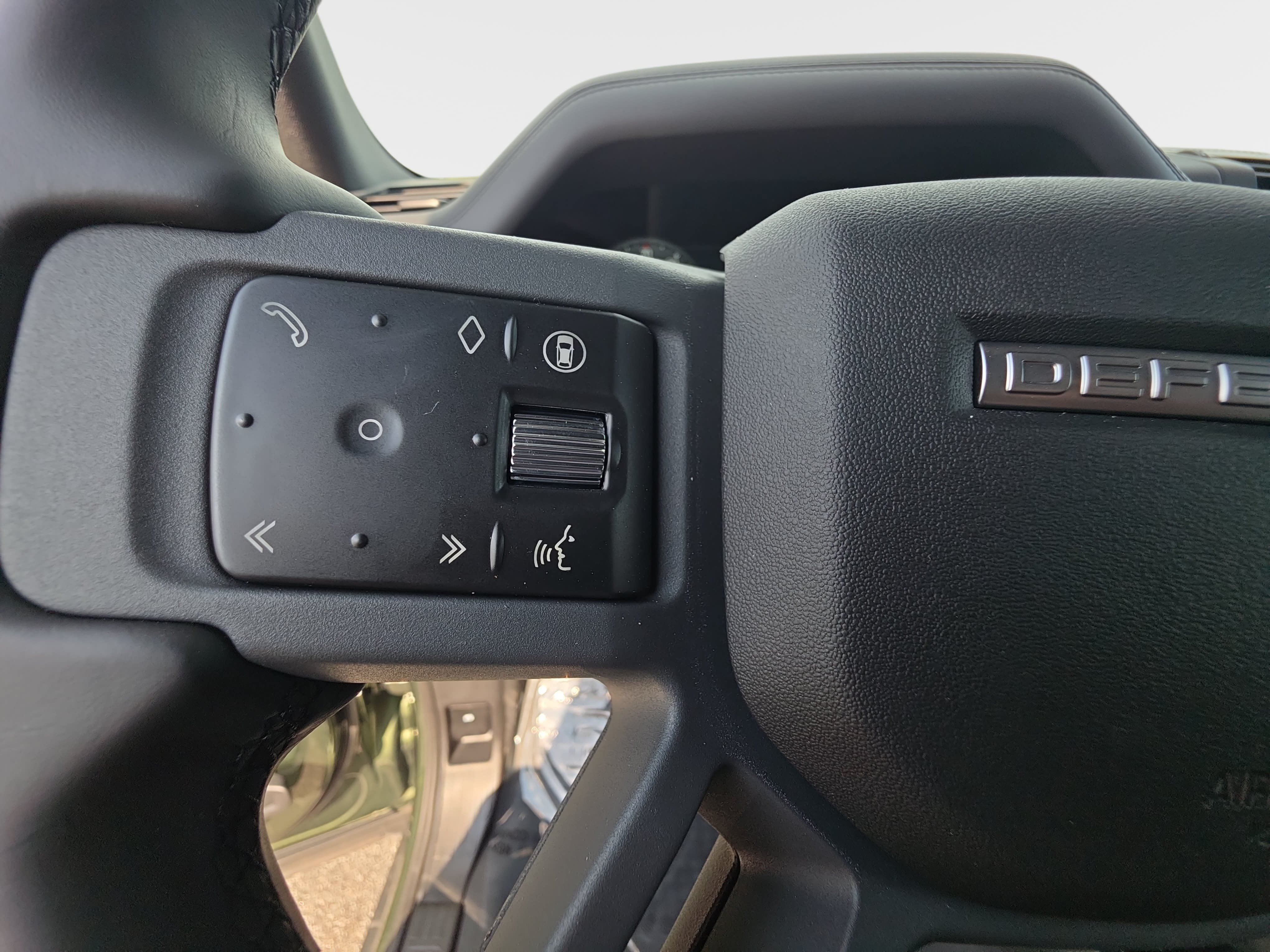 New 2026 Land Rover Defender 110 X-Dynamic SE AWD/4WD image 16