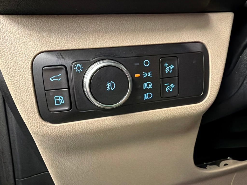 Certified 2020 Ford Escape Titanium AWD/4WD image 24