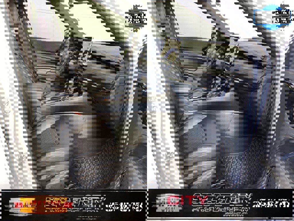 Used 2025 Jeep Compass Latitude w/ Altitude Special Edition image 33