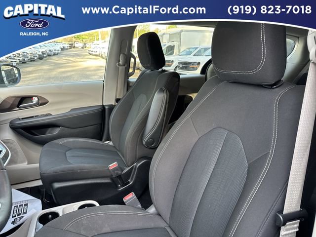 Used 2024 Chrysler Voyager LX image 23