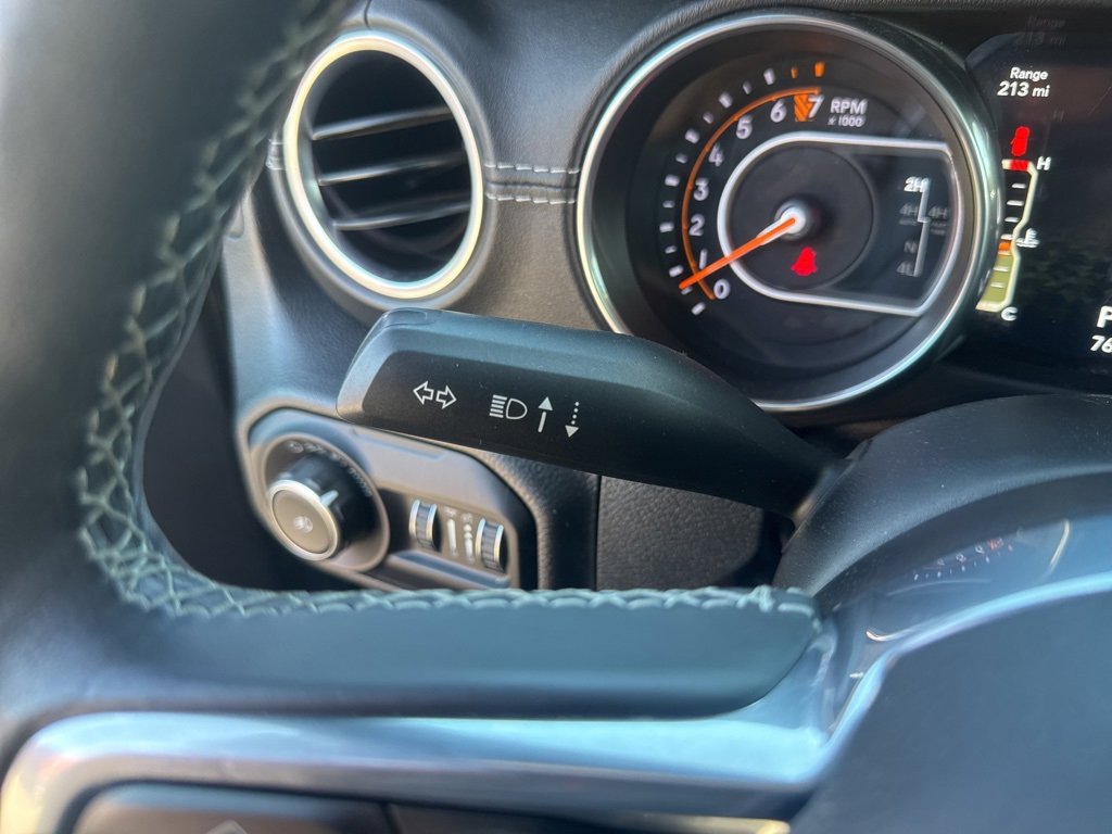 Used 2018 Jeep Wrangler Unlimited Sahara image 28