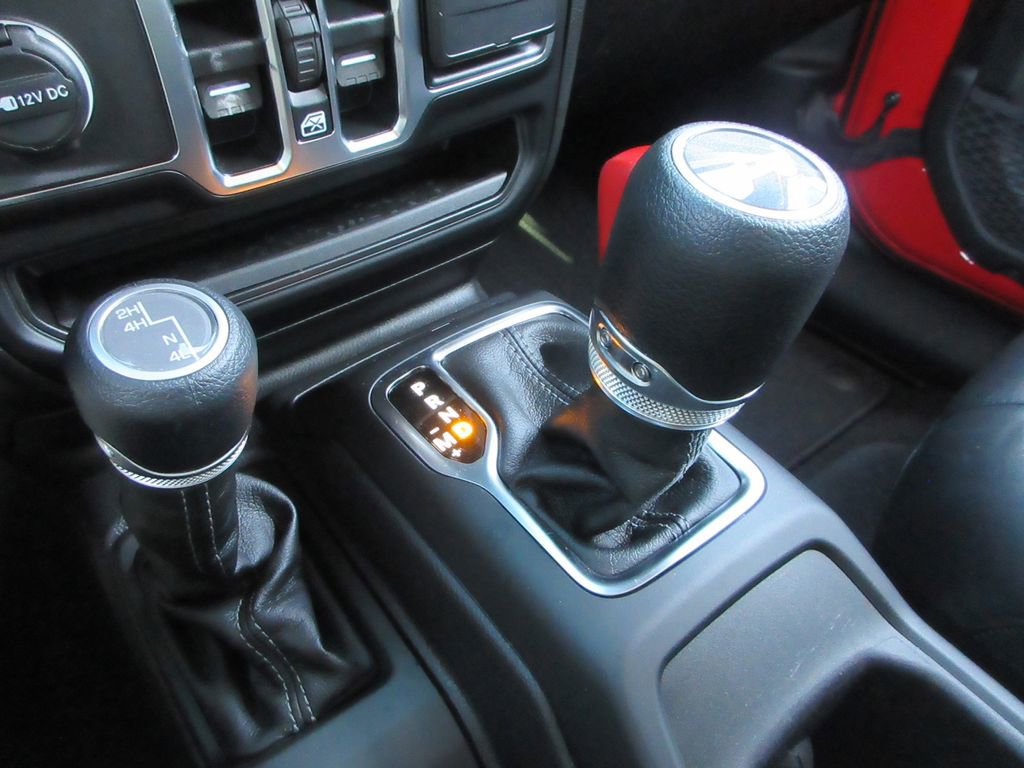 Used 2025 Jeep Wrangler Sport S image 31