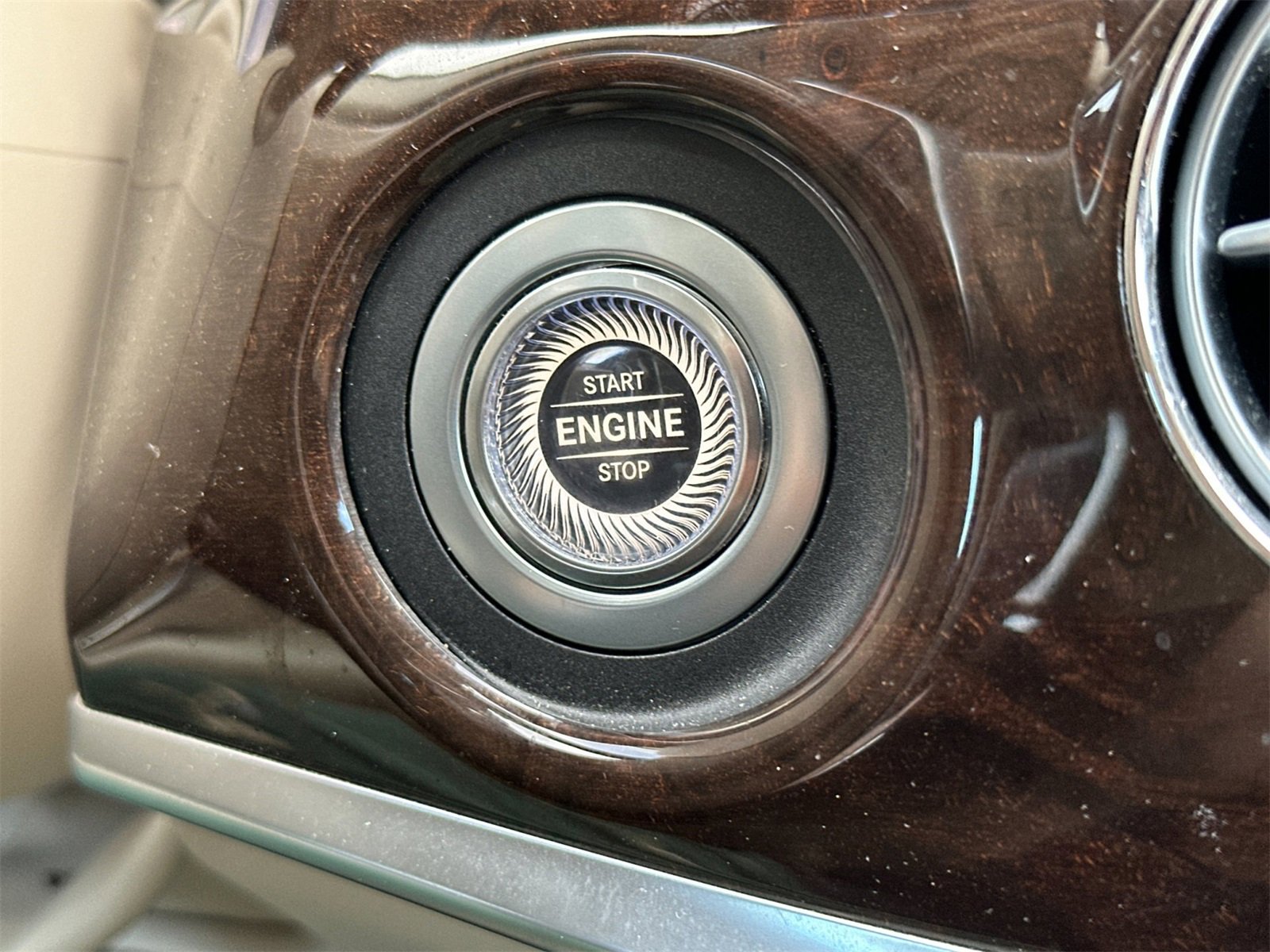 Used 2018 Mercedes-Benz S 560 Sedan image 25