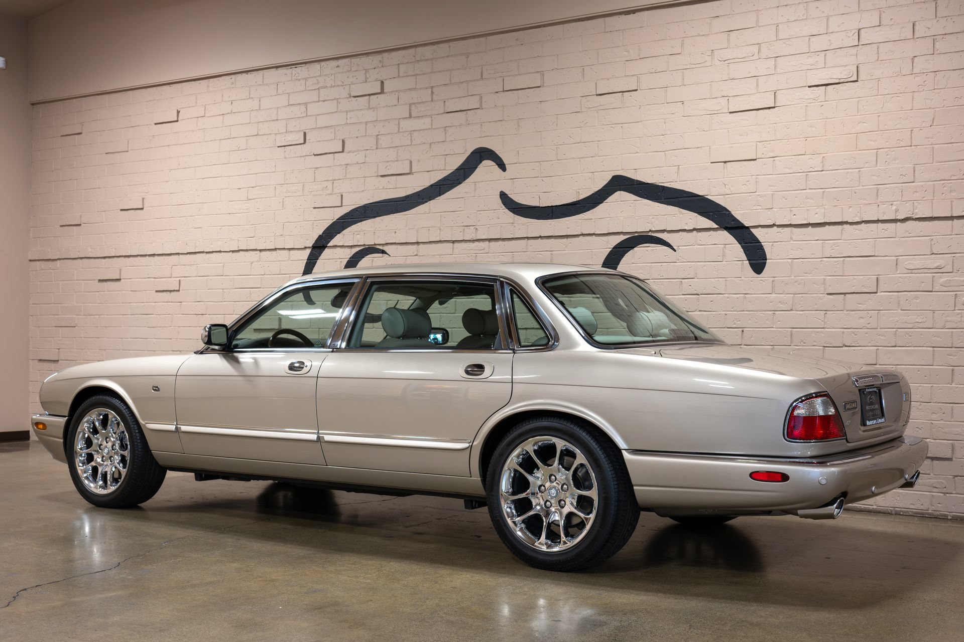 Used 2001 Jaguar XJ Supercharged RWD image 10
