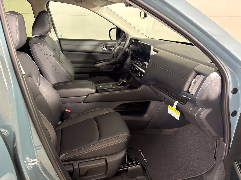 New 2026 Nissan Pathfinder SL FWD image 17