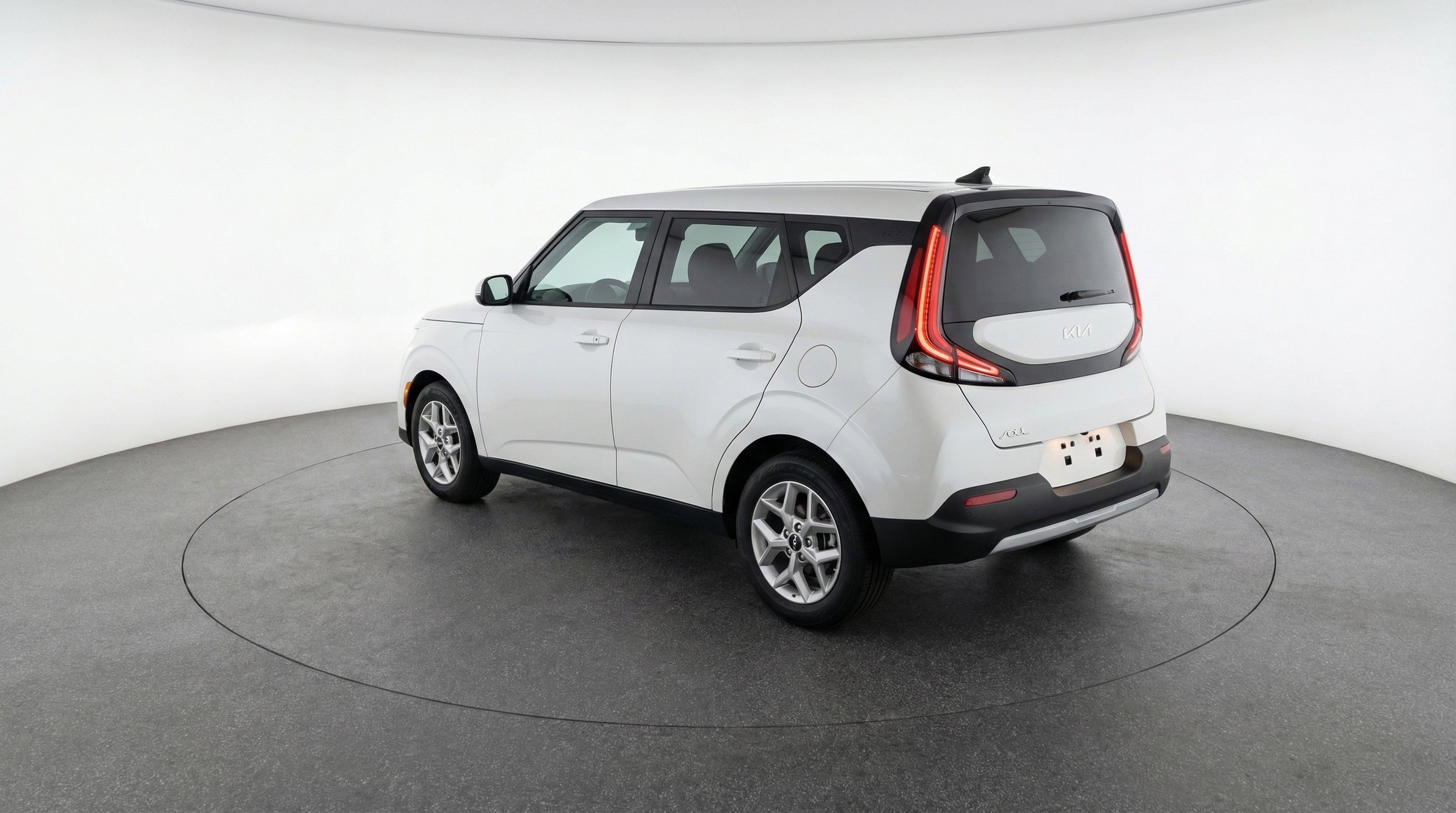 Used 2025 Kia Soul LX w/ LX Technology Package FWD image 6