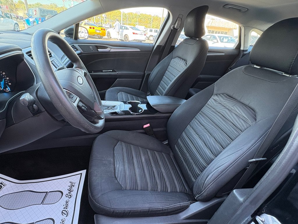 Used 2016 Ford Fusion SE FWD image 9