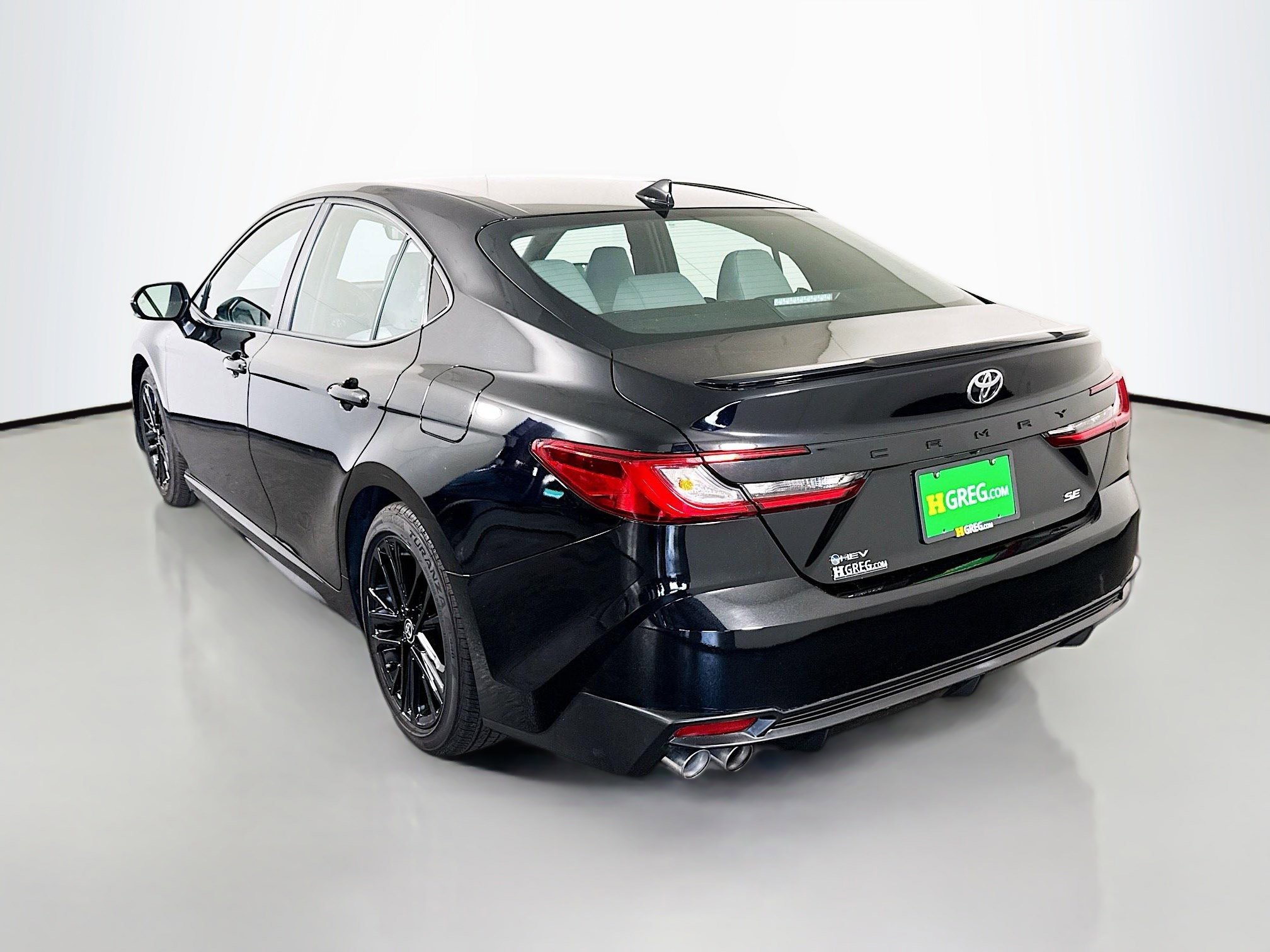 Used 2025 Toyota Camry SE w/ Convenience Package image 7