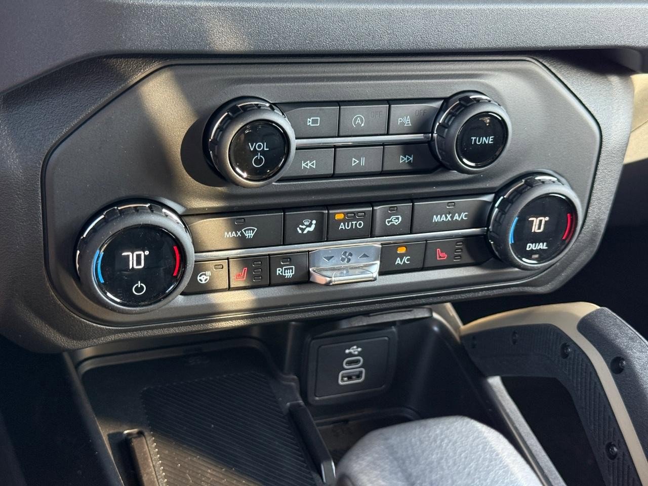 New 2026 Ford Bronco Badlands image 13