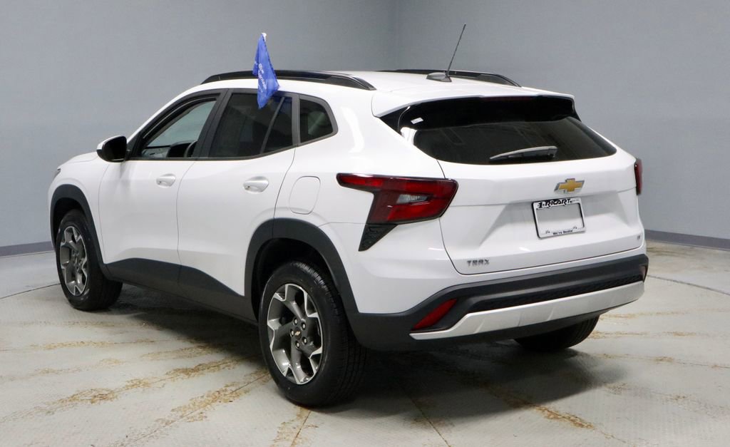 Used 2024 Chevrolet Trax LT image 9