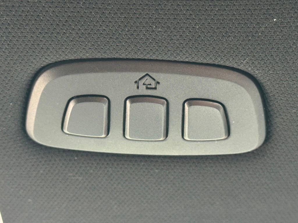 Used 2024 Ford Explorer Platinum w/ Technology Package image 28