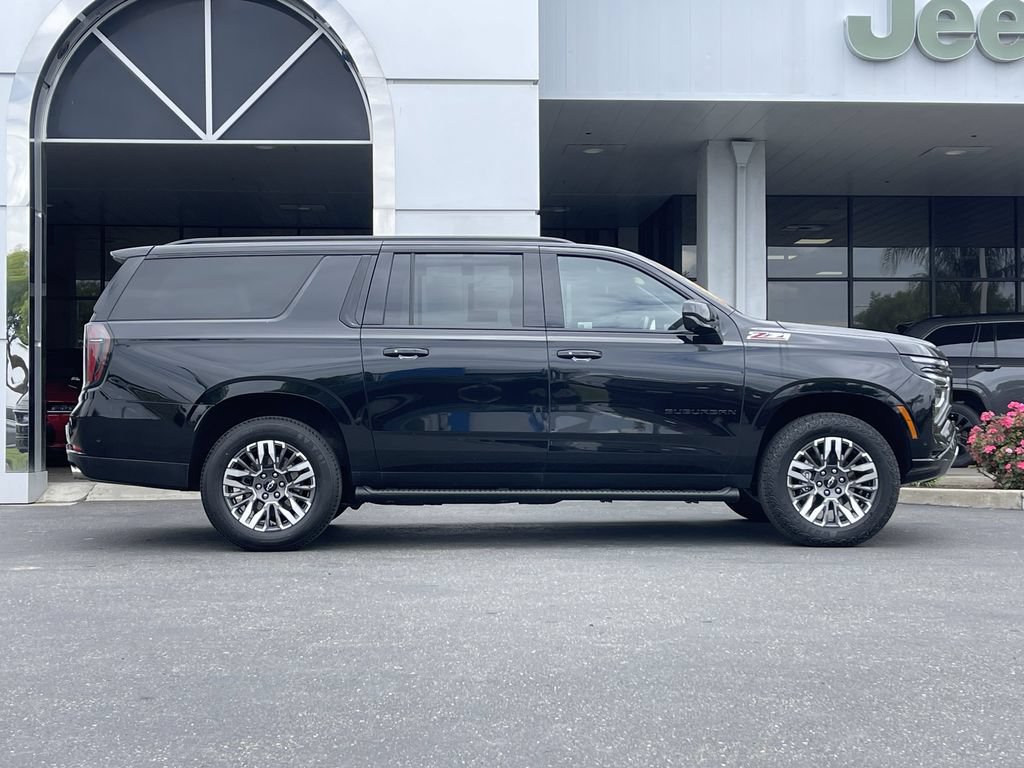 Used 2025 Chevrolet Suburban Z71 AWD/4WD image 3