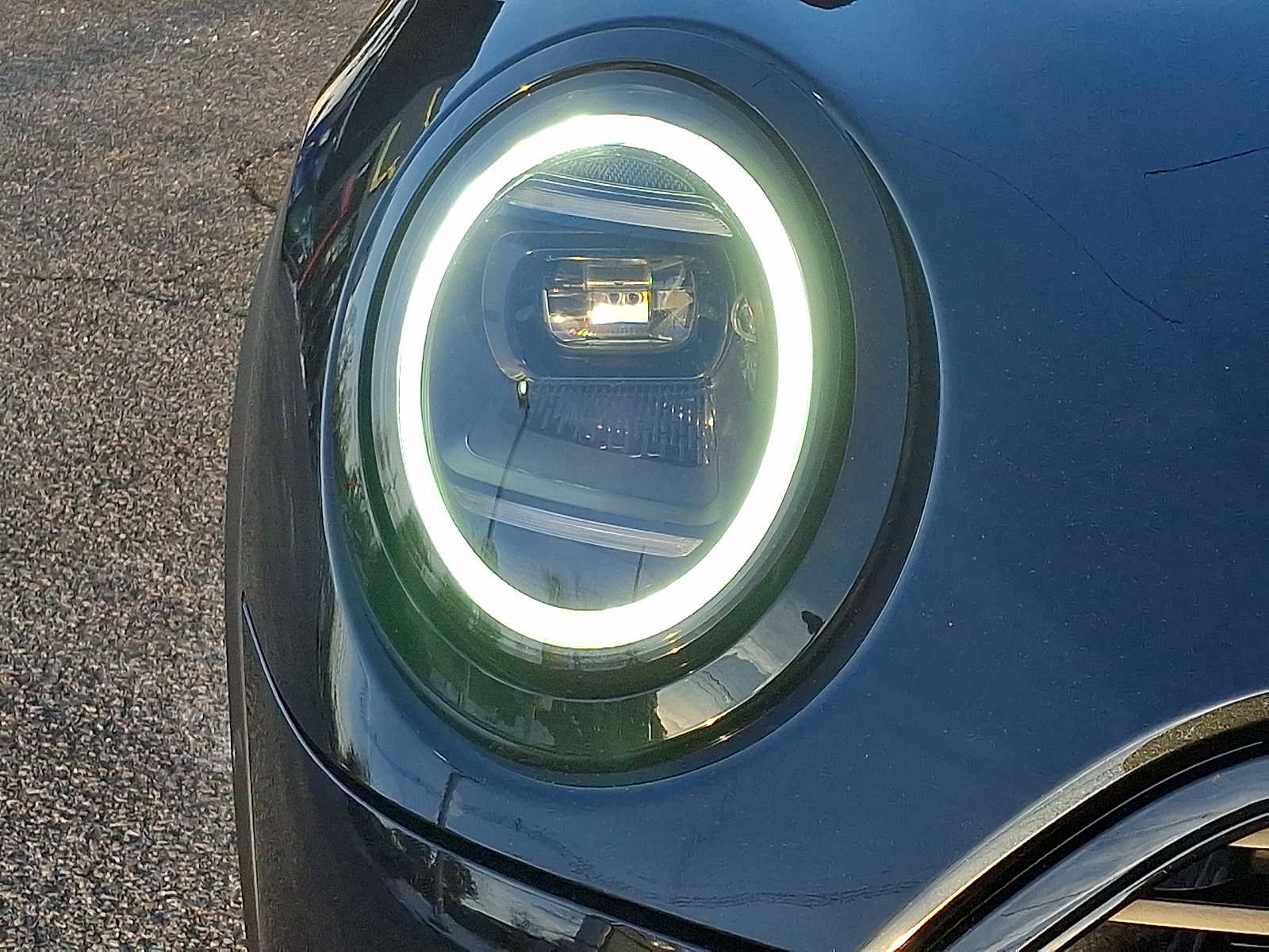 Used 2025 MINI Cooper 2-Door Hardtop image 9