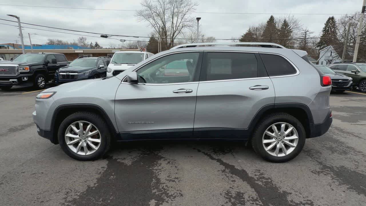 Used 2017 Jeep Cherokee Limited image 5