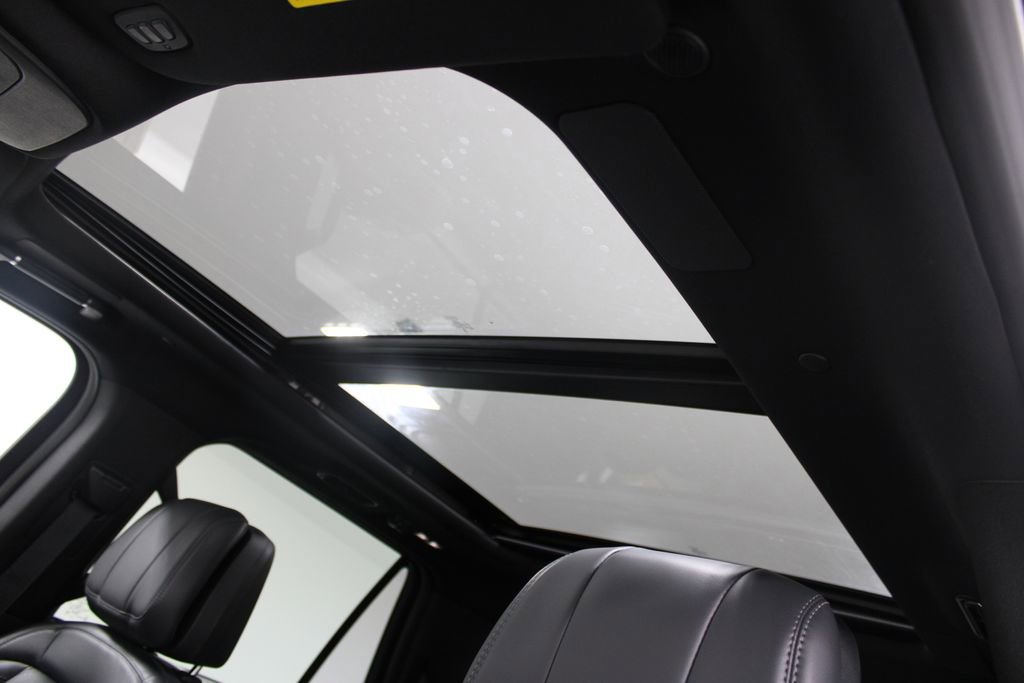 Used 2025 Lincoln Navigator Reserve w/ Jet Appearance Package image 52