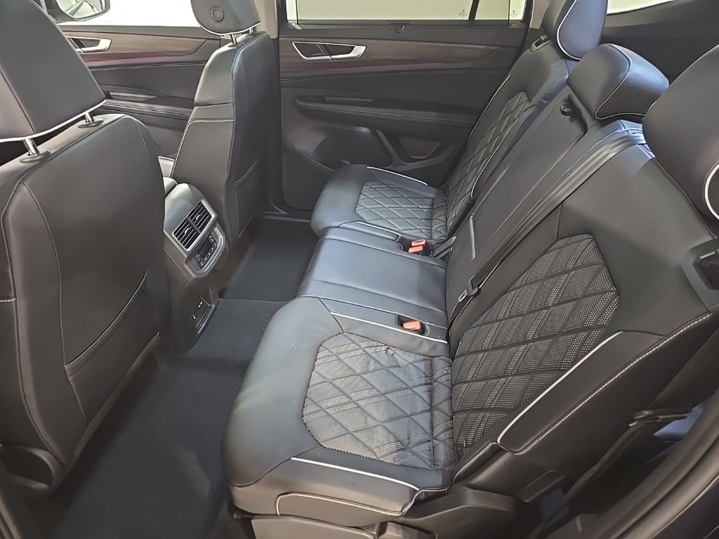 Used 2024 Volkswagen Atlas SEL Premium R-Line image 19