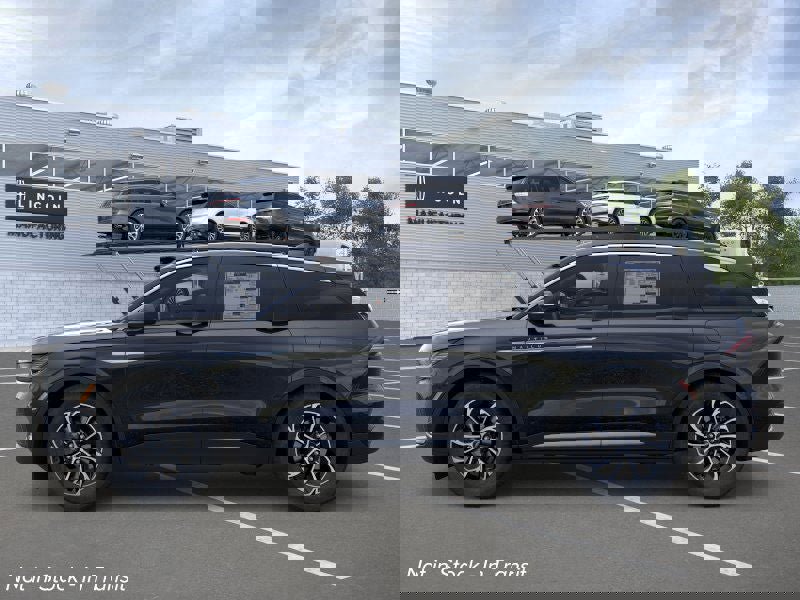 New 2026 Lincoln Nautilus Premier image 3