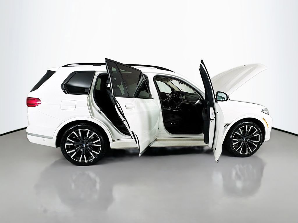 Used 2022 BMW X7 xDrive40i w/ Executive Package image 25
