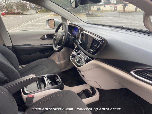 Used 2019 Chrysler Pacifica Touring Plus w/ Advanced Safetytec Group image 12