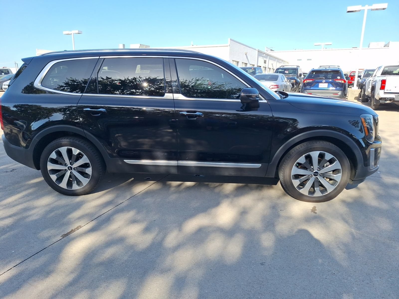 Used 2022 Kia Telluride S FWD image 7