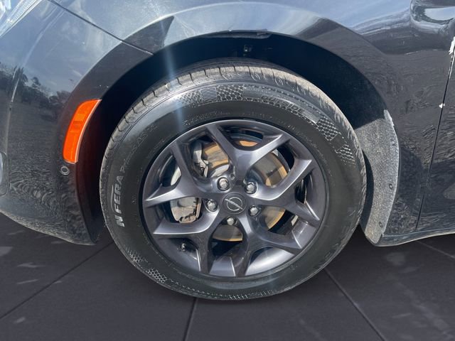 Used 2020 Chrysler Pacifica Touring-L Plus image 14