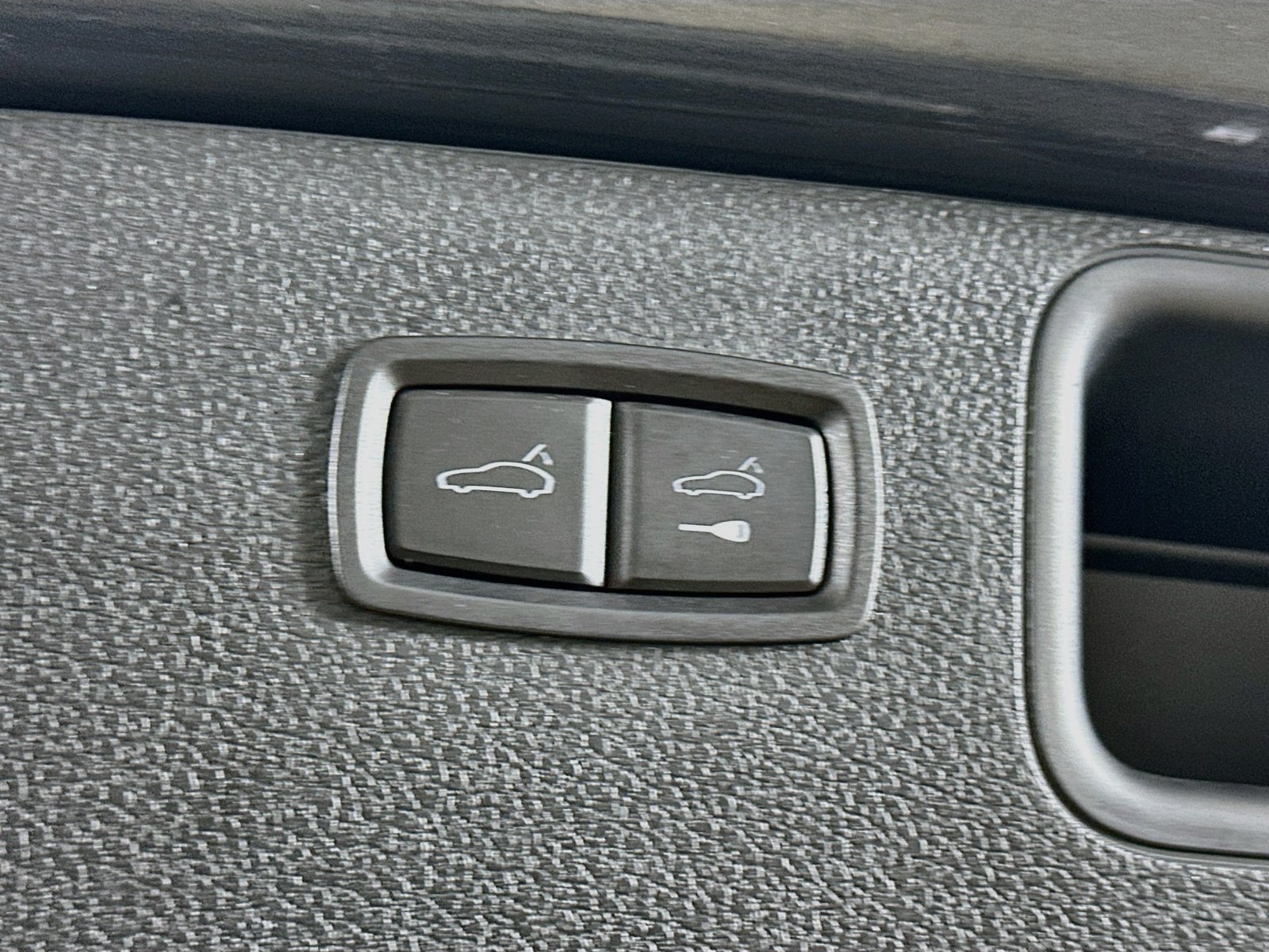 Certified 2022 Porsche Macan AWD/4WD image 42