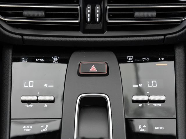Certified 2025 Porsche Macan AWD/4WD image 19