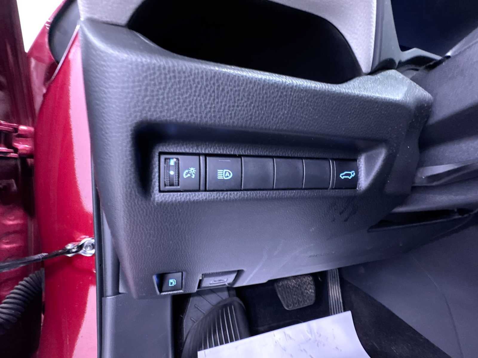 Used 2022 Toyota RAV4 XLE w/ Convenience Package AWD/4WD image 16