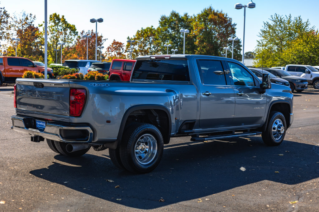 Used 2025 Chevrolet Silverado 3500 LTZ w/ LTZ Convenience Package AWD/4WD image 6