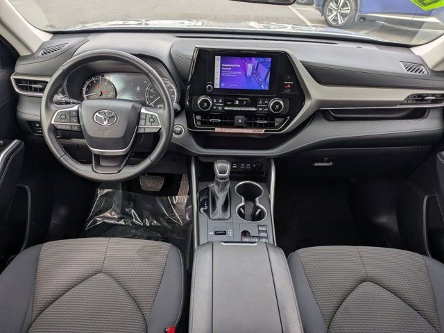Used 2025 Toyota Highlander LE image 16