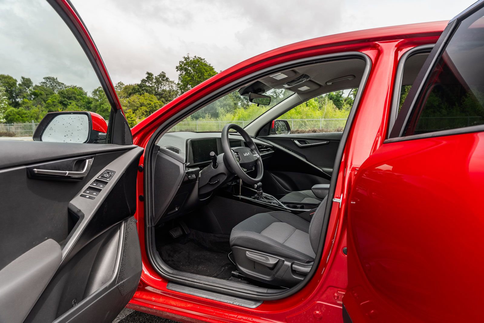 Used 2024 Kia Niro LX FWD image 17