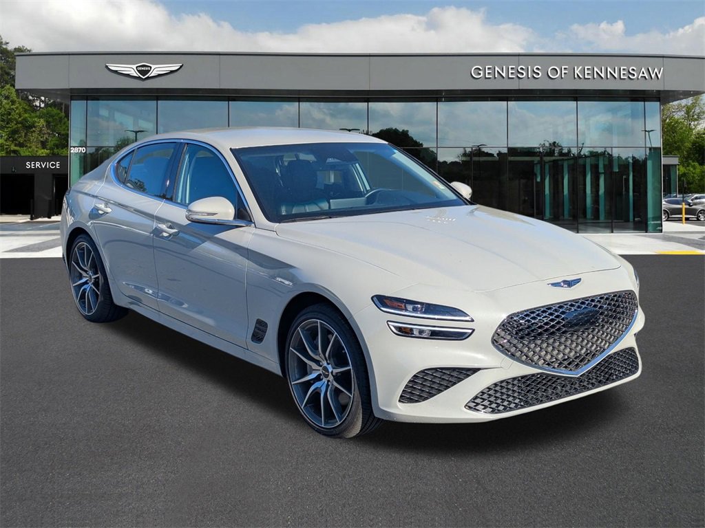 Used 2025 Genesis G70 2.5T image 1