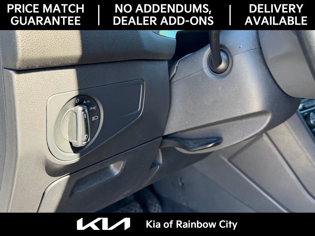 Used 2020 Volkswagen Tiguan SE image 14