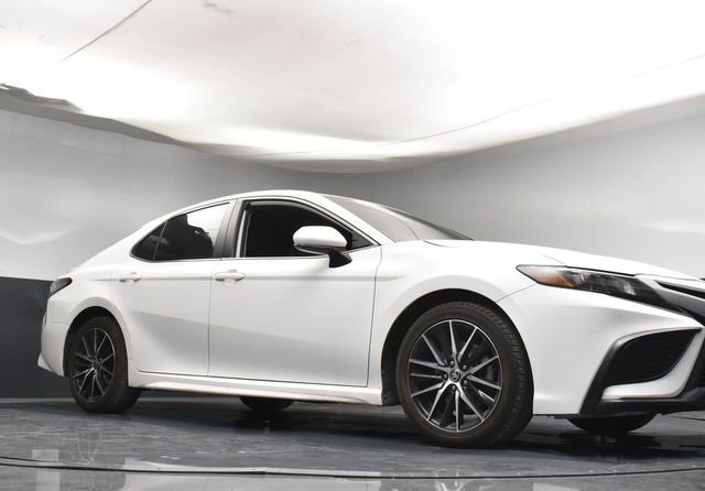 Used 2021 Toyota Camry SE image 30