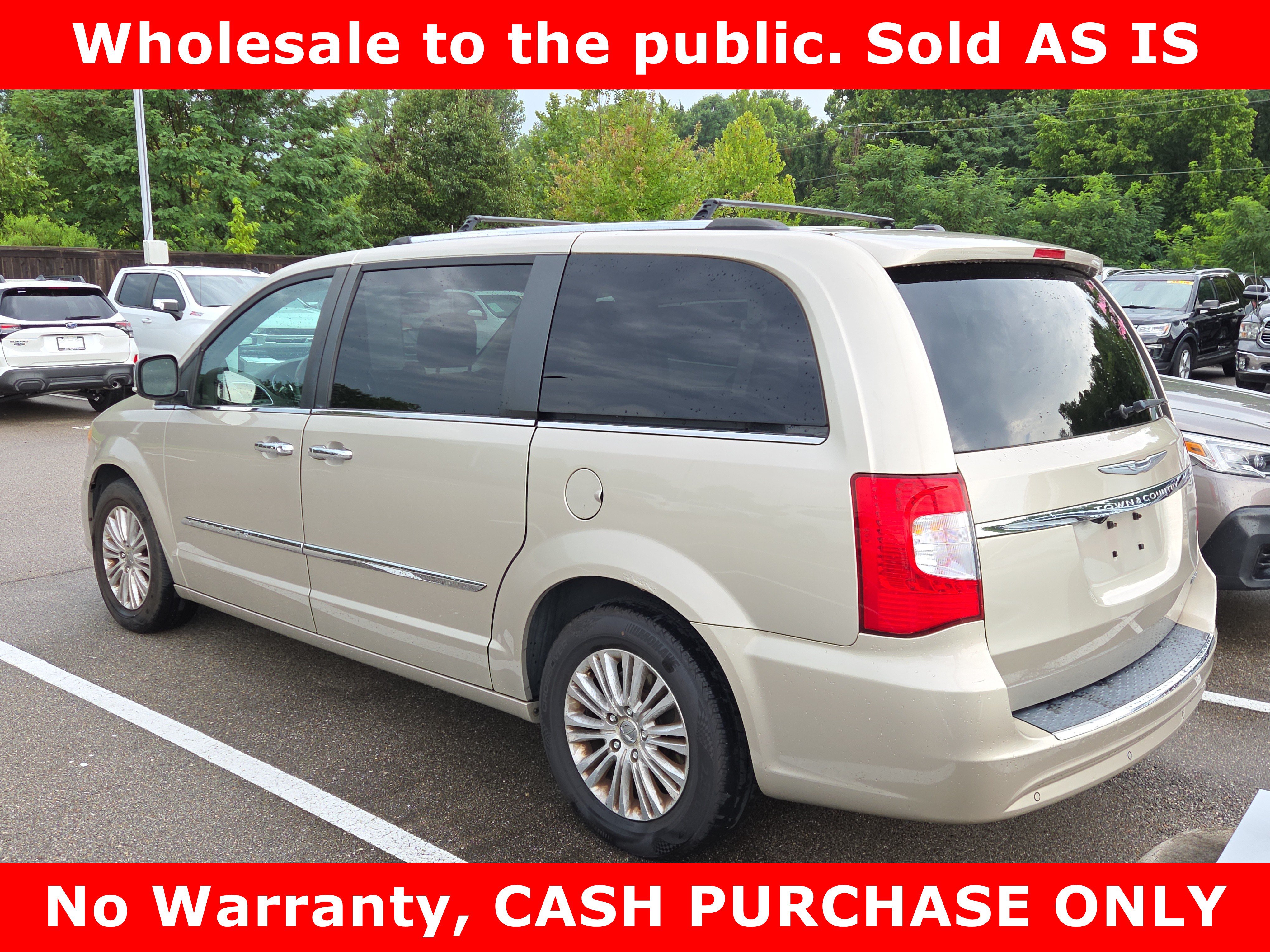 Used 2013 Chrysler Town & Country Limited FWD image 6