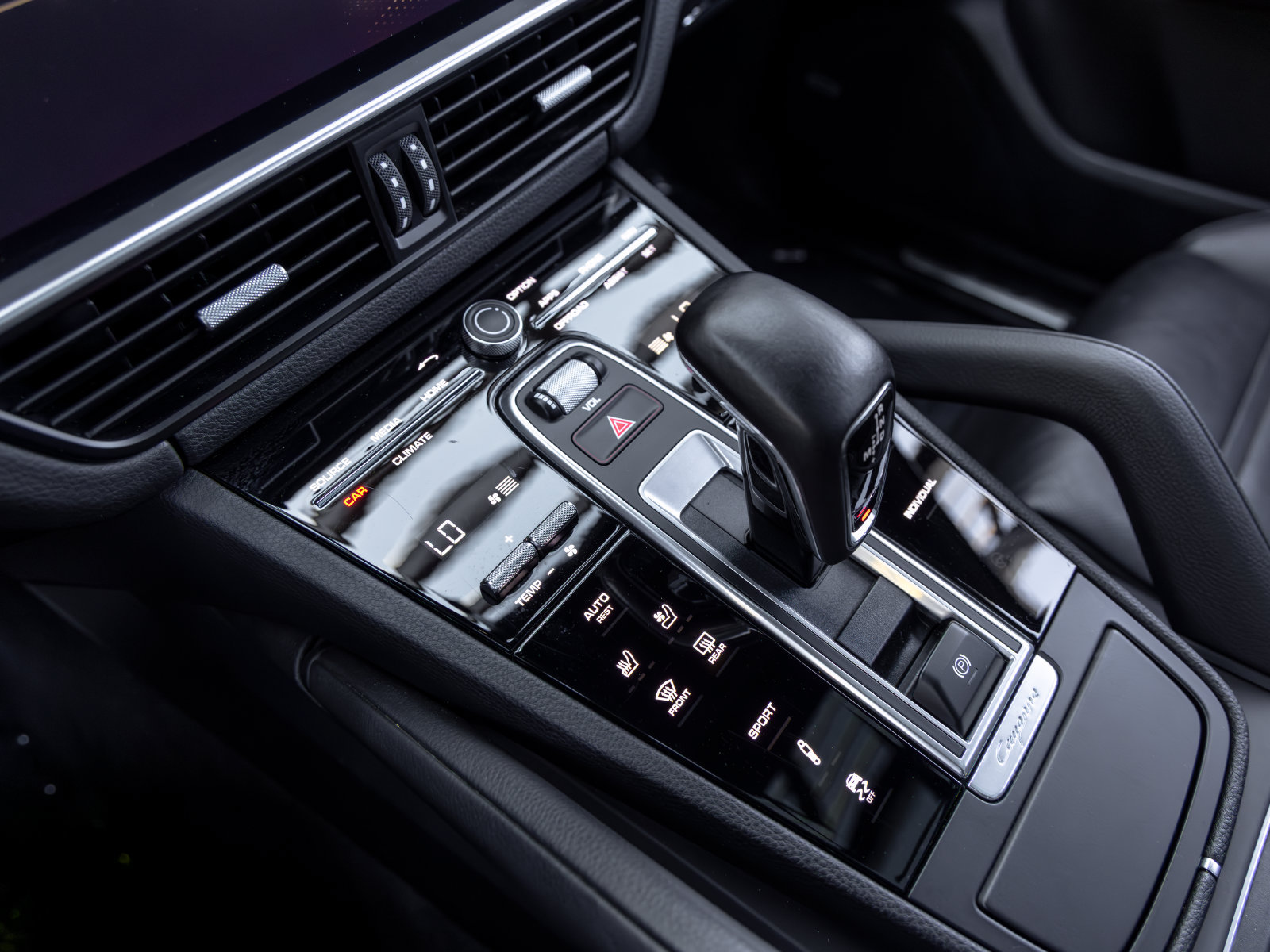 Certified 2023 Porsche Cayenne S Platinum AWD/4WD image 38
