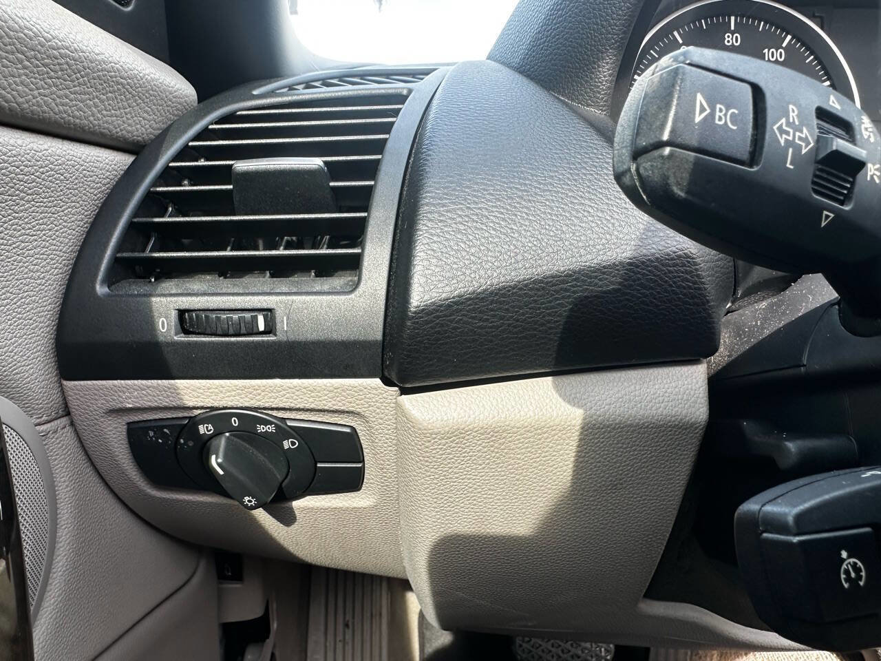 Used 2010 BMW 135i Convertible image 25