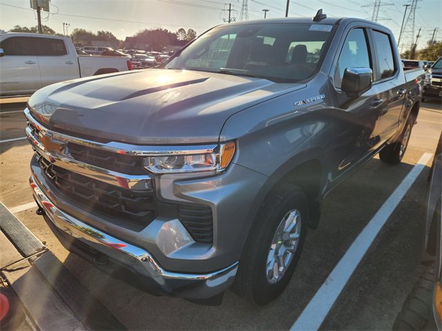 Used 2024 Chevrolet Silverado 1500 LT image 3