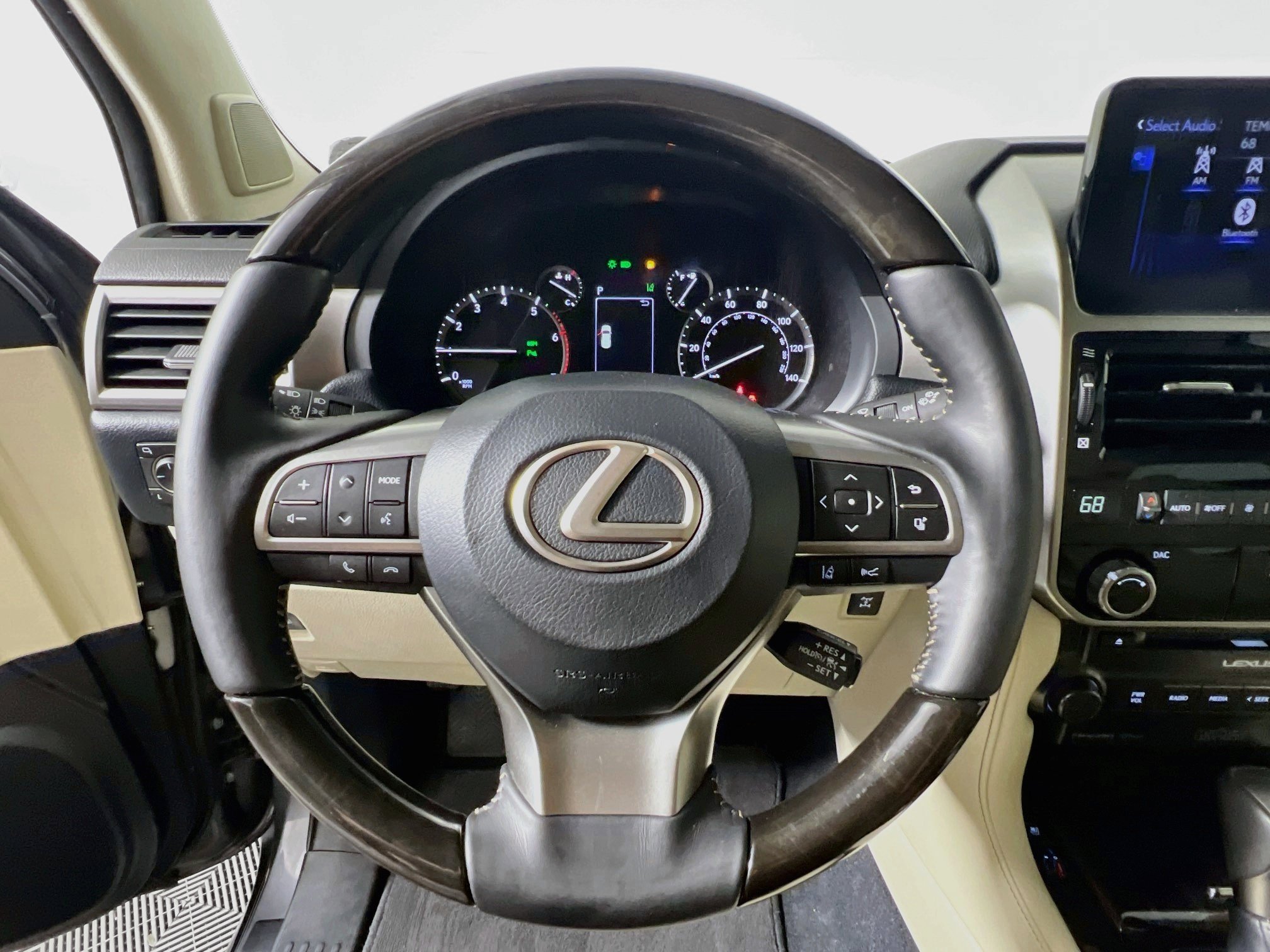 Used 2023 Lexus GX 460 Premium w/ Accessory Package AWD/4WD image 17
