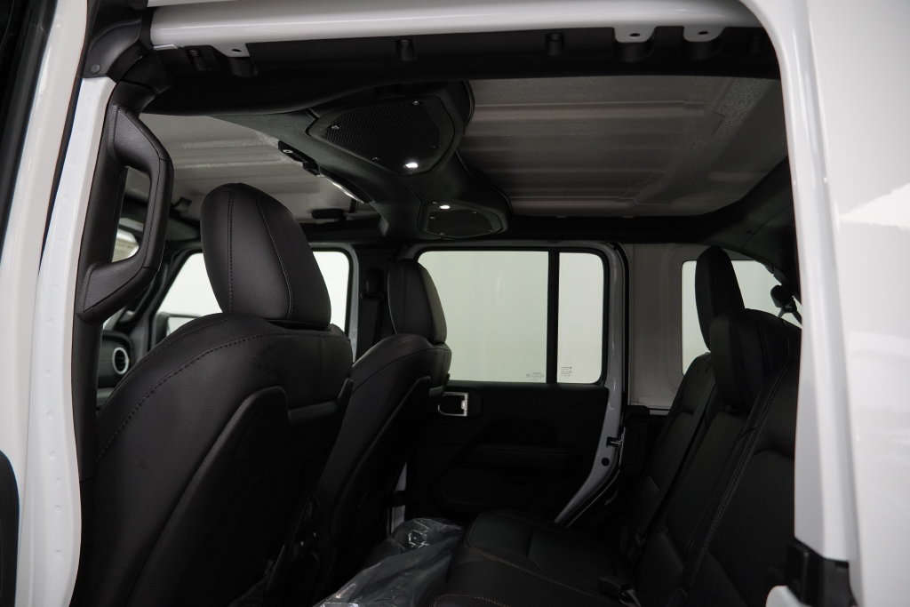 New 2026 Jeep Wrangler Unlimited Sahara AWD/4WD image 18