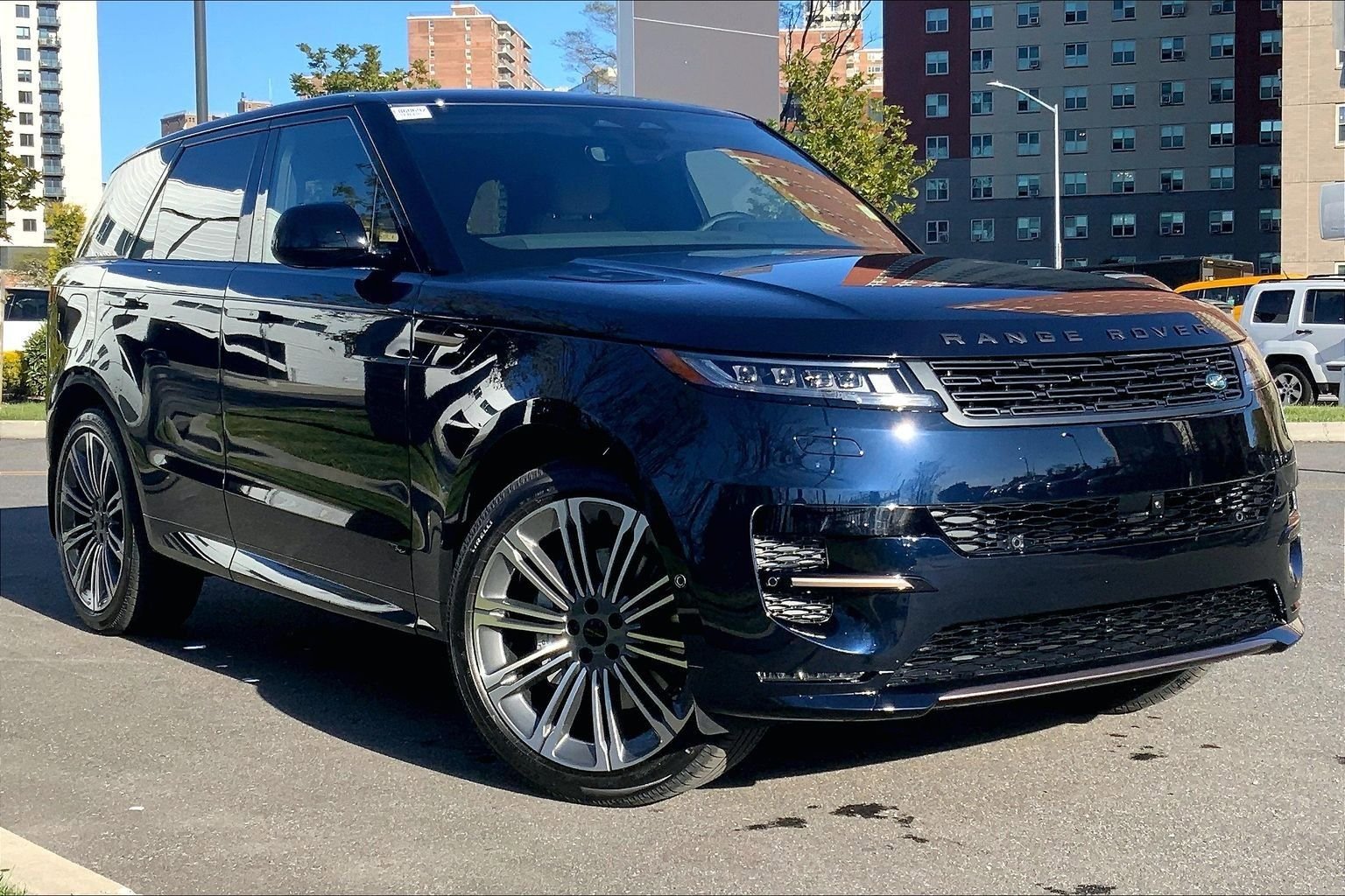 New 2026 Land Rover Range Rover Sport Dynamic SE AWD/4WD image 2