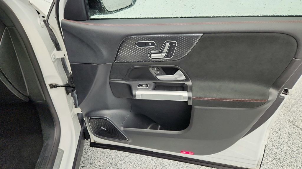 Used 2024 Mercedes-Benz EQB 250+ image 23