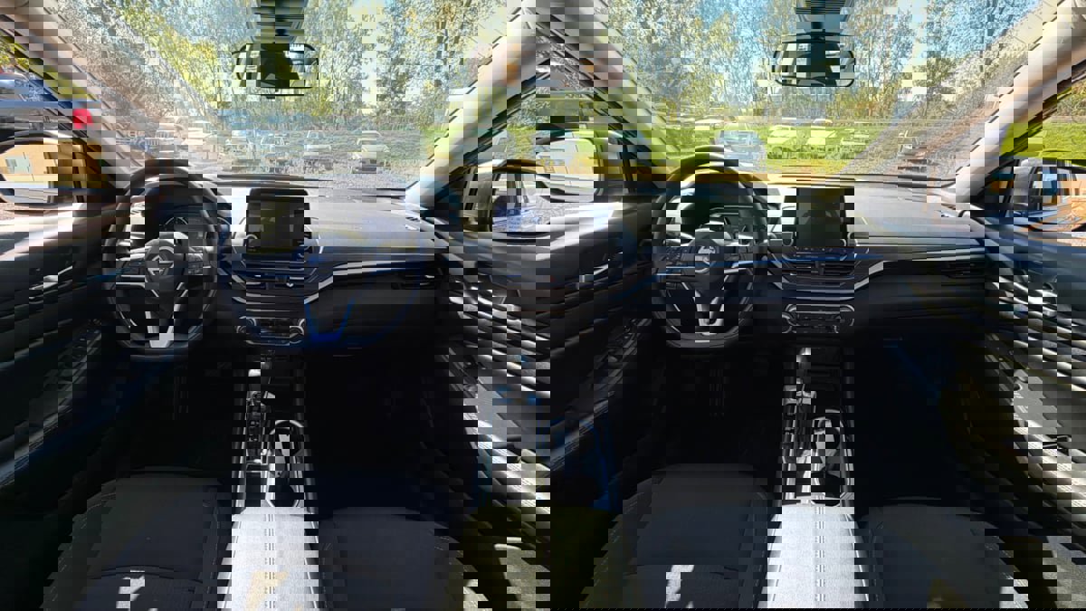 Used 2024 Nissan Altima 2.5 SV image 25