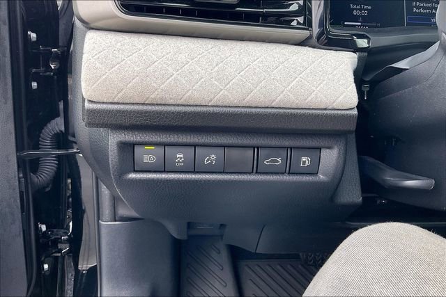 Used 2025 Toyota Camry XLE AWD/4WD image 33