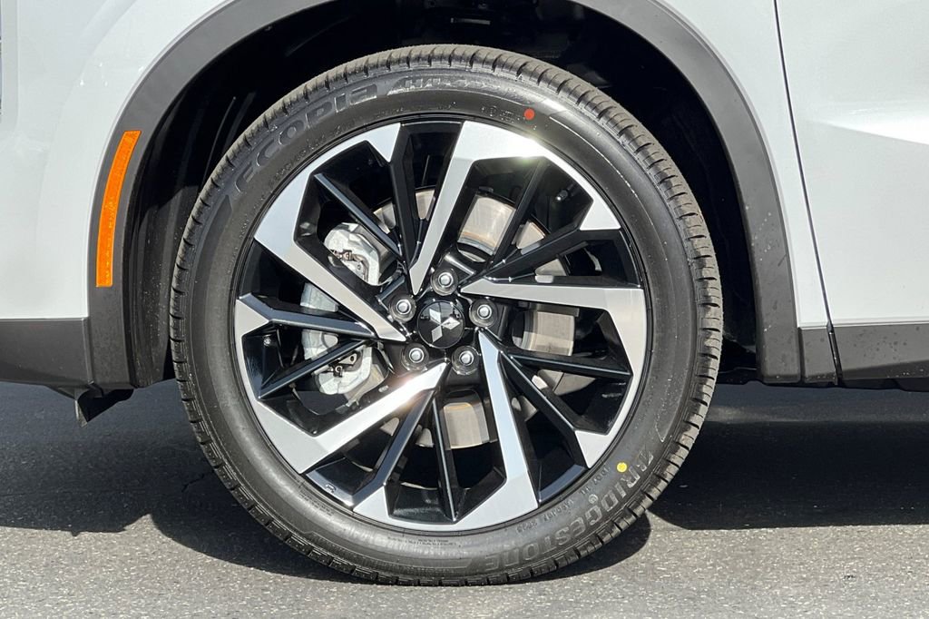 New 2025 Mitsubishi Outlander SE image 27