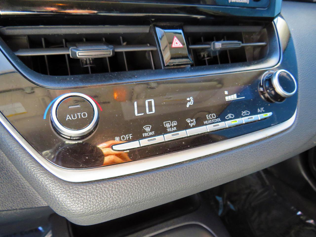Used 2021 Toyota Corolla LE FWD image 29