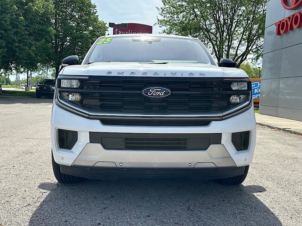 Used 2025 Ford Expedition Max Platinum AWD/4WD image 9