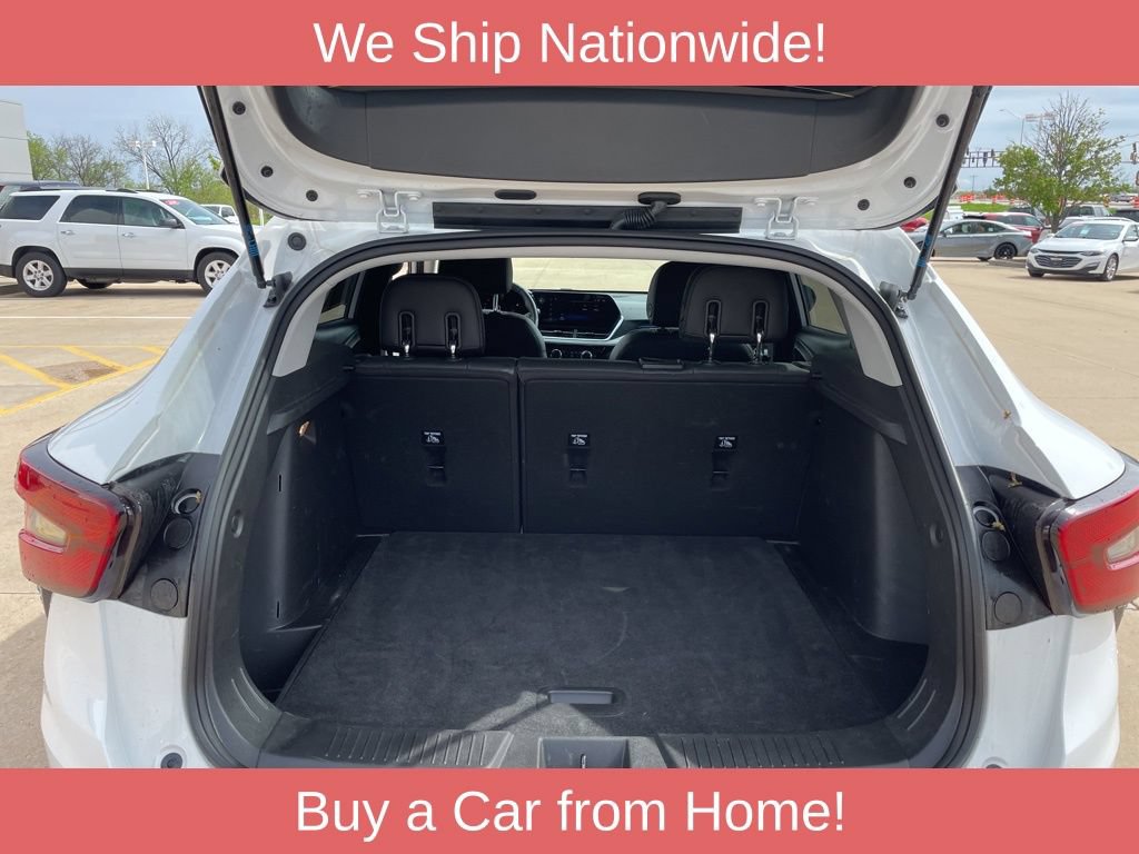 Used 2025 Chevrolet Trax LT w/ LT Convenience Package FWD image 13