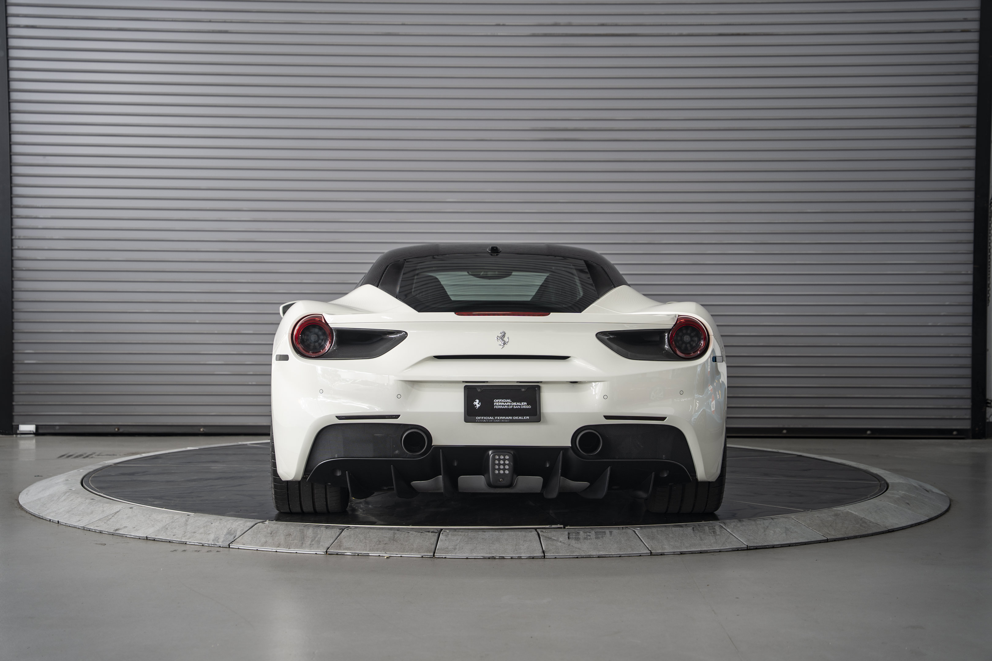 Used 2018 Ferrari 488 GTB RWD image 4